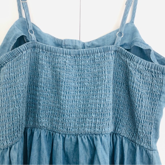 Light wash denim looking apron flare dress with big front pockets button down - Picture 5 of 17